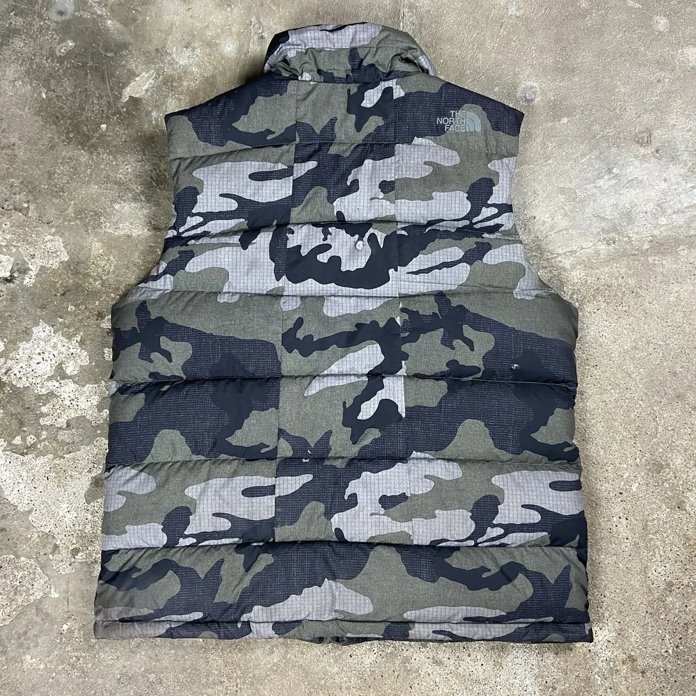 North Face 550 Puffer Vest Size Large Multicolor Camouflage Pattern Full Zip